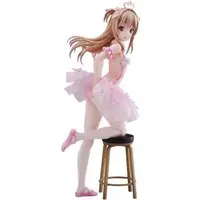 Figure - Flamingo Ballet Dan