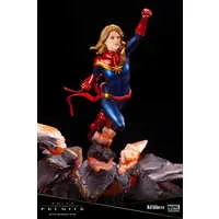 Figure - Captain Marvel