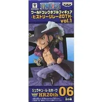 World Collectable Figure - One Piece / Dracule Mihawk
