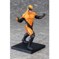 Figure - The Avengers / Wolverine