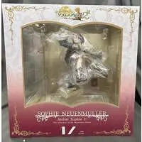 Figure - Atelier Sophie / Sophie Neuenmuller