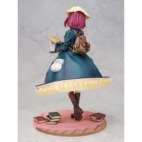 Figure - Atelier Sophie / Sophie Neuenmuller