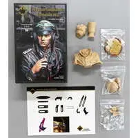 Resin Cast Assembly Kit - WWII German Waffen-SS Tank Commander Normandy 1944 Resin Cast Kit