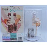 Figure - Atelier Sophie / Sophie Neuenmuller