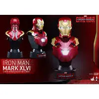 Figure - Captain America / Tony Stark
