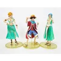 Figure - One Piece / Nami & Nefertari Vivi & Luffy