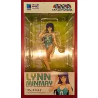 Beach Queens - Macross series / Lynn Minmay