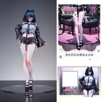 Kurocha Kogane struggles to choose stockings in the fitting room