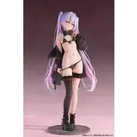 Gothic Girl's Mischief, Estel