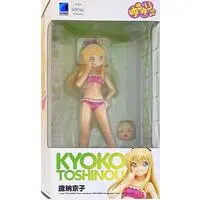 Beach Queens - Yuru Yuri / Toshinou Kyouko
