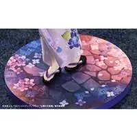 Prisma Wing - Otonari no Tenshi-sama ni Itsunomanika Dame Ningen ni Sareteita Ken (The Angel Next Door Spoils Me Rotten) / Shiina Mahiru