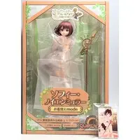 Figure - Atelier Sophie / Sophie Neuenmuller
