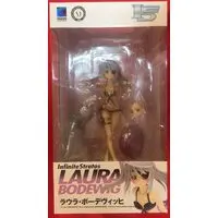 Beach Queens - Infinite Stratos / Laura Bodewig