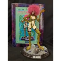 Figure - FEWTURE MODELS (FEWTURE MODELS STATUE NINA GILLMAN (ピンク髪 / 黄色鎧) 1/6スケール)