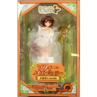 Figure - Atelier Sophie / Sophie Neuenmuller