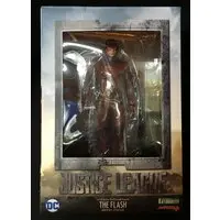 Figure - DC Comics