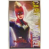 Figure - Captain Marvel