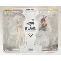 Figure - NIKKE / Noir & Blanc