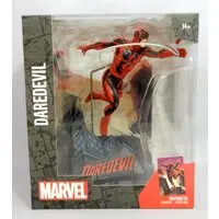Figure - McFARLNE TOYS (McFARLNE TOYS 1/10 Scale Posed Figure with Scene #014 Daredevil Joe Quesada/Daredevil Vol.1 #600)
