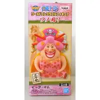 World Collectable Figure - One Piece / Big Mom (Charlotte Linlin)